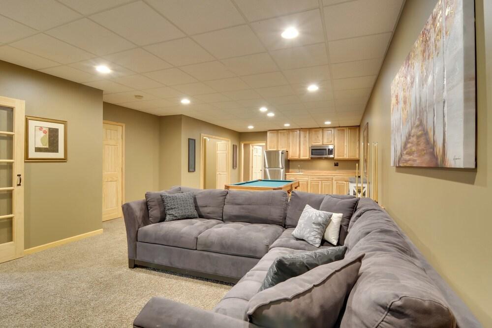 Cozy Apartment w/ Outdoor Entertaining Space!