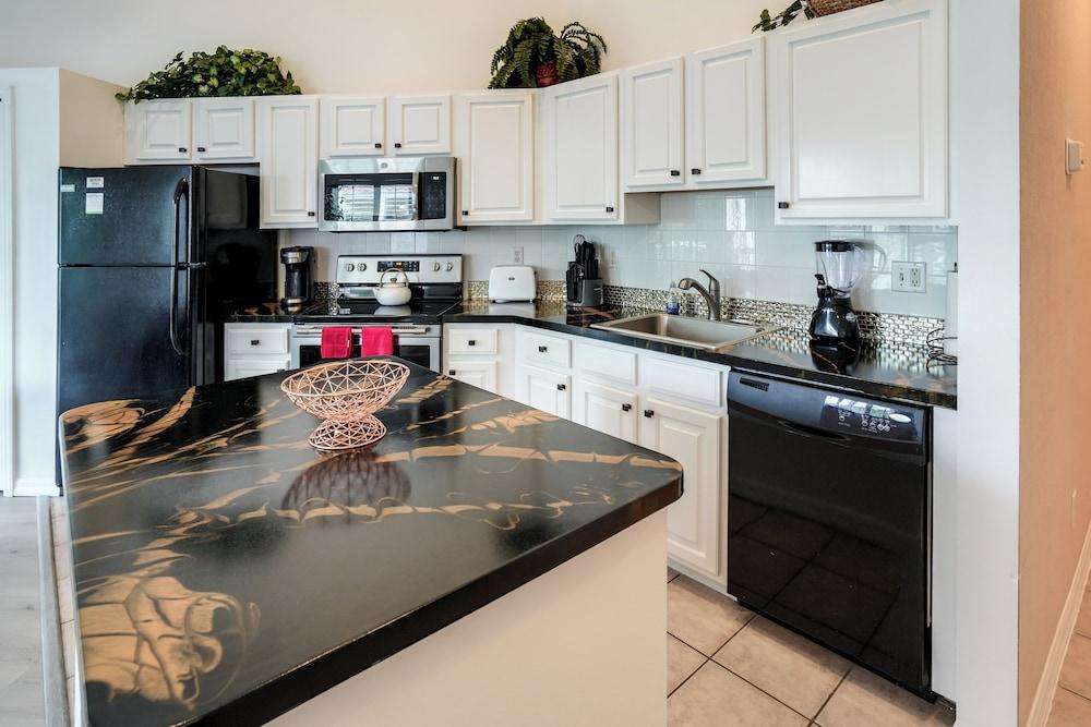 Sunny Port St Lucie Condo: Golf, Swim & Unwind!