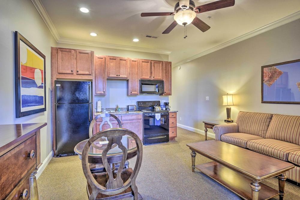 Resort-style Condo on Golf Course w/ Private Pool!
