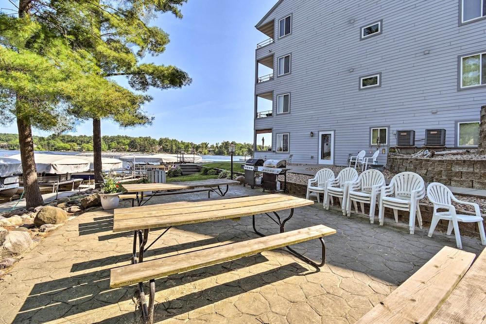 Waterfront Lake Delton Condo w/ Pool & Spa Access!