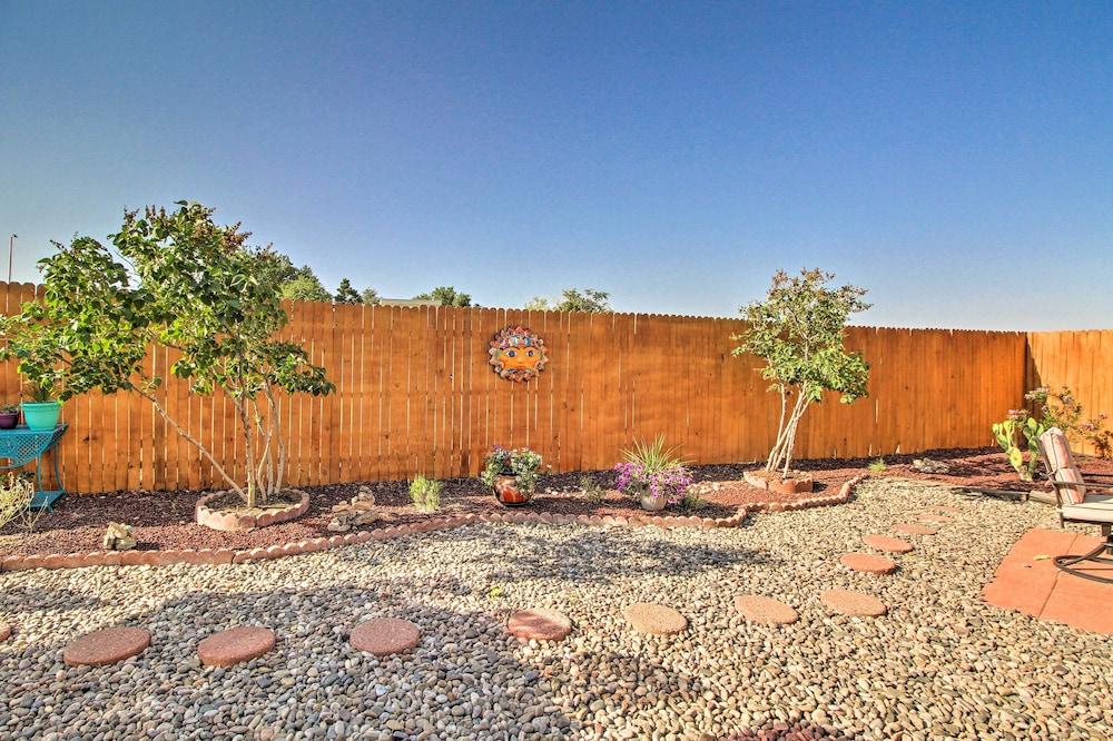 Mountain-view Albuquerque Townhome w/ Patio!