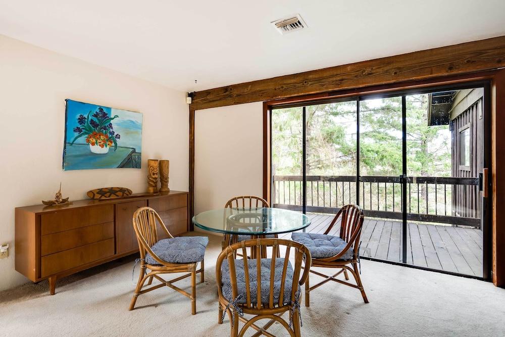 Peaceful Applegate River Valley Sanctuary!