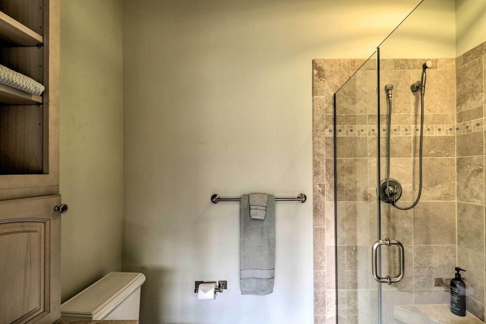 Glacier Park Getaway Surrounded by Mountain Lakes!