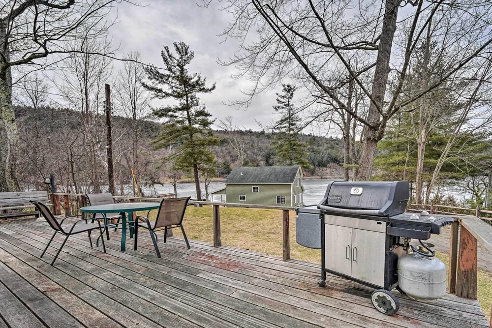 Walkable Waterfront Cottage w/ Deck, Fire Pit