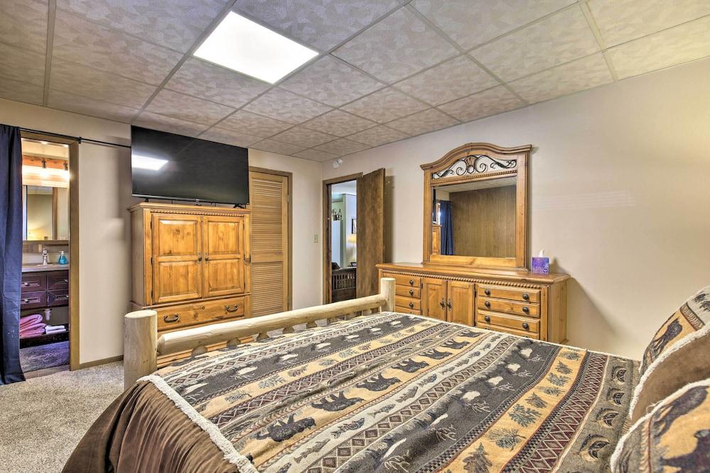 Lovely Lakefront Cottage w/ Fire Pit & Yard!