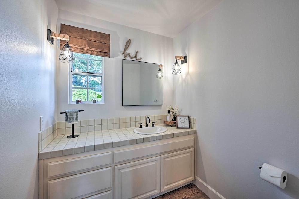 Fallbrook Home w/ Game Rooms & Amazing View!