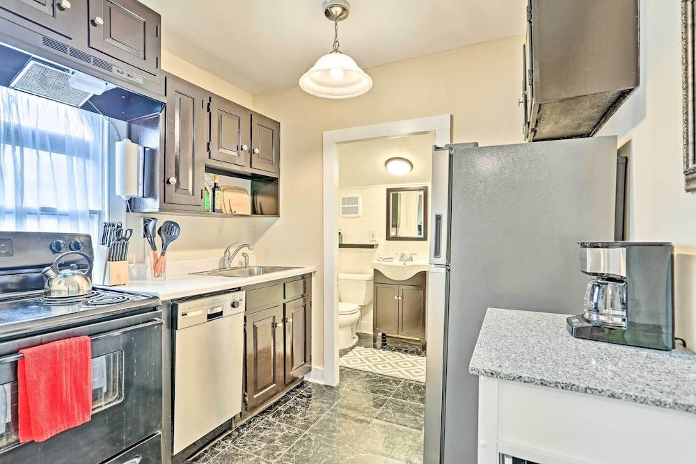 Pet-friendly Apt in 1850's Victorian Mansion!