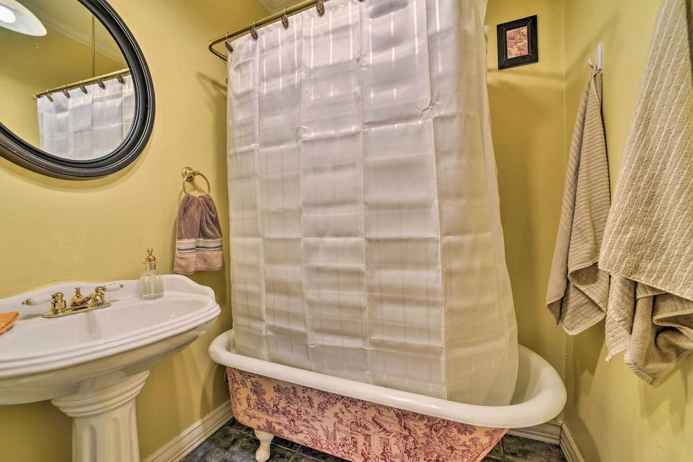 Charming Detroit Abode w/ Meditation Space!