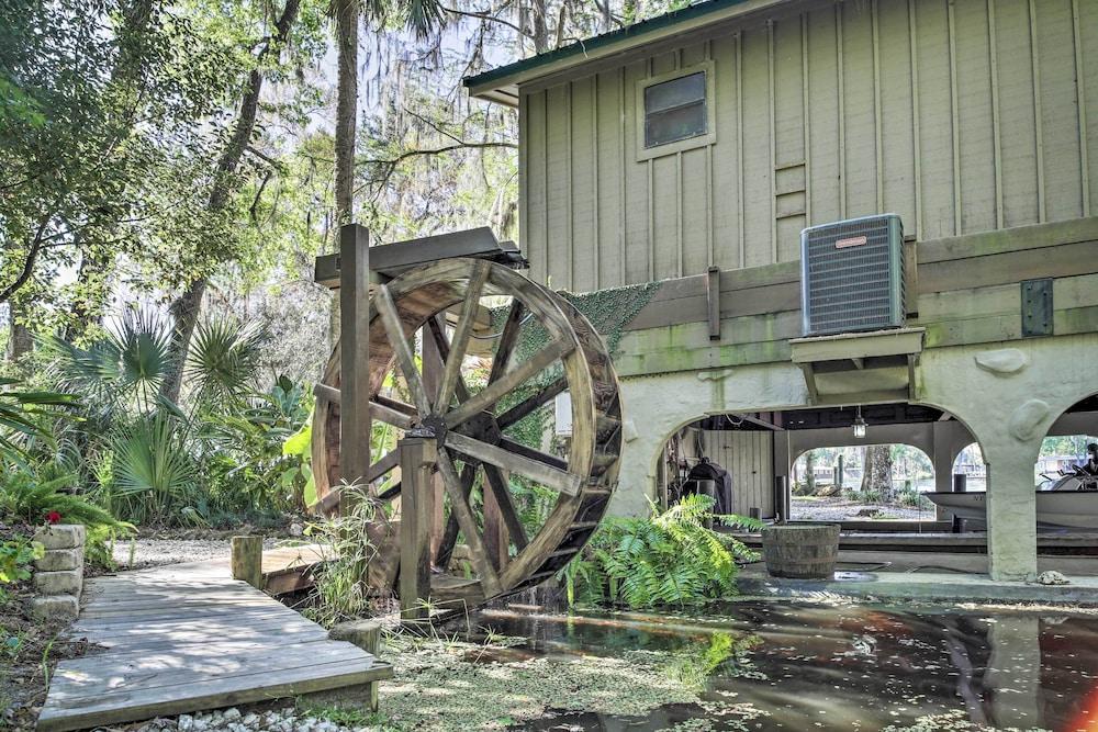 Waterfront Astor Studio Cabin w/ Private Boat Dock