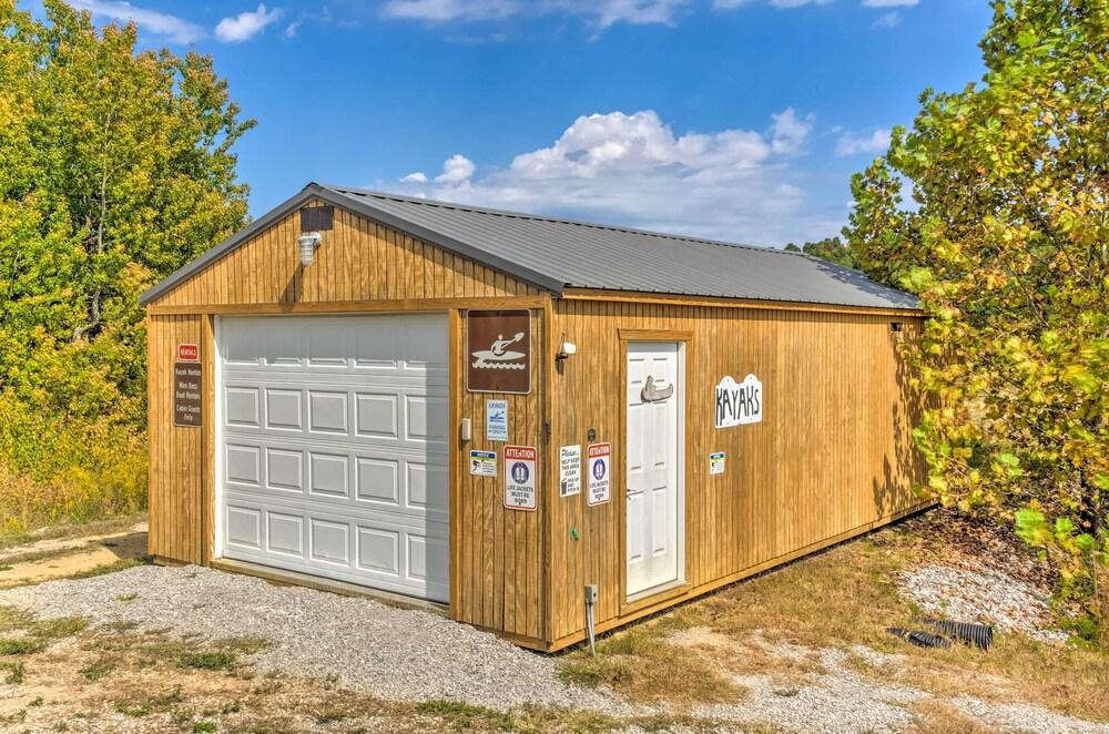 Lakefront Paradise: On-site Hiking & Waterfall!