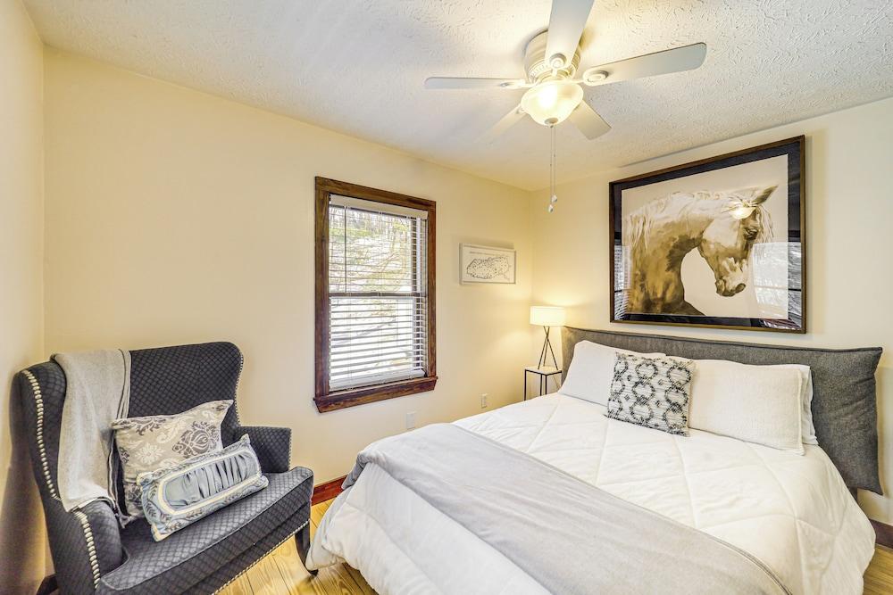 Boone Hideaway w/ Deck, Grill & Forest Views!