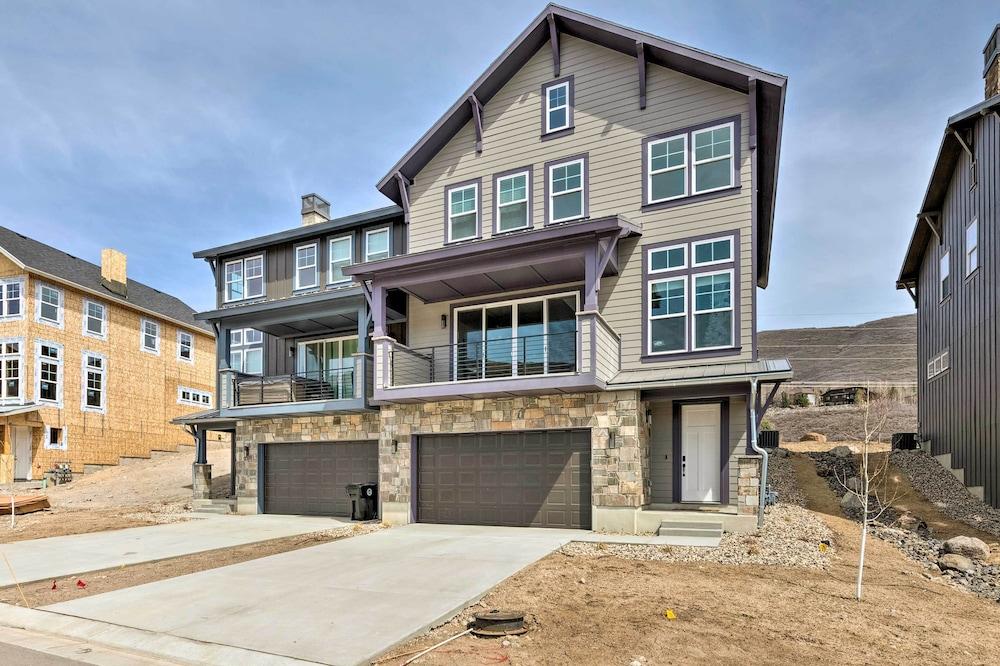 Inviting Hideout Townhome w/ Balcony & Lake Views!