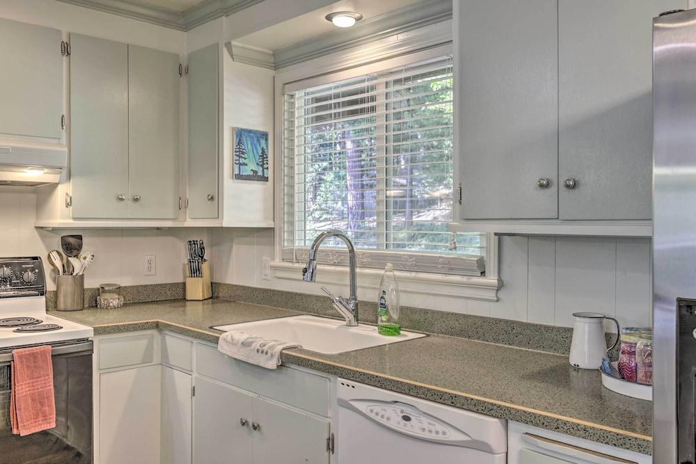 Furnished Deck & Nat'l Forest Views: Arnold Cabin