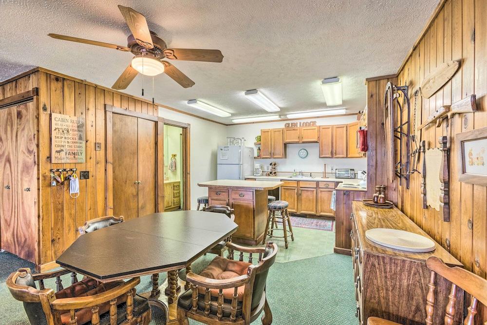 Rustic-chic Lake Glen Studio: 4 Mi to Beach!