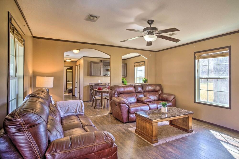 Warm + Inviting Denham Springs Home w/ Deck!