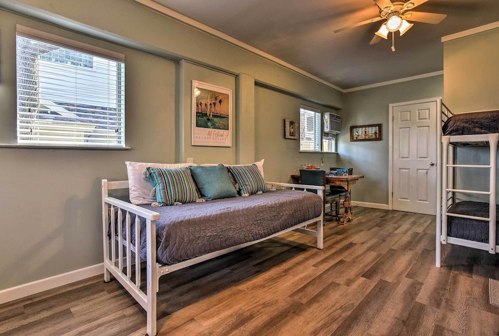 Airy Rockport Studio With Yard - 1 Row From Shore!