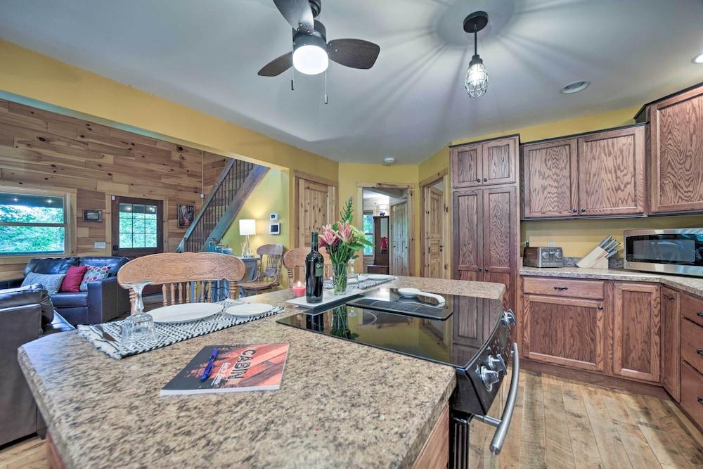 Franklin Cabin Surrounded by Smoky Mountains!