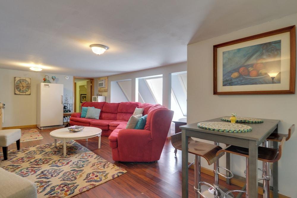 3 Mi to Great Smoky Mtn NP: Riverfront Retreat