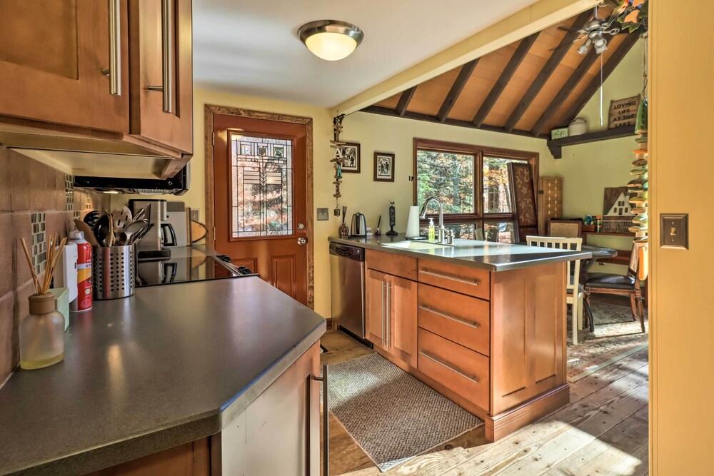 Pocono Pines Getaway w/ Gas Grill, Fire Pit!