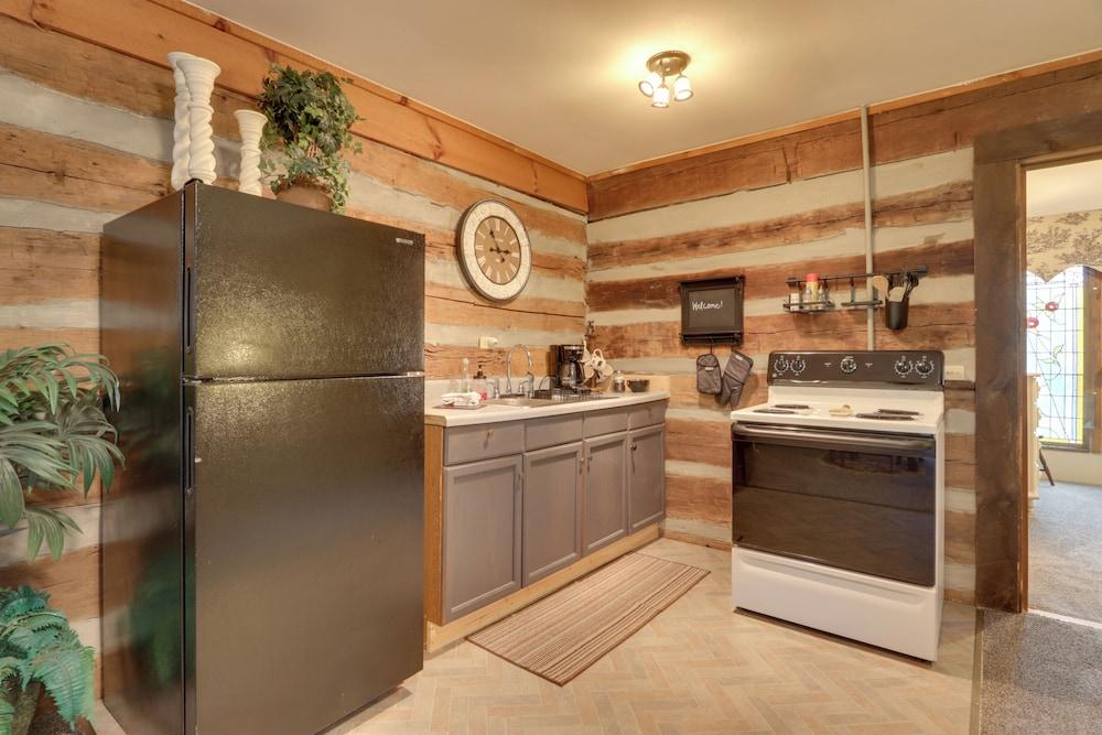 Riverfront Couple's Retreat in Smoky Mountains!