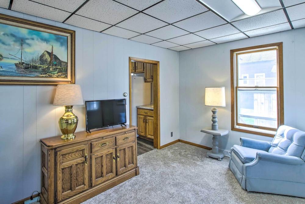 Two Rivers Home w/ Yard ~ Half Mile to Beach!