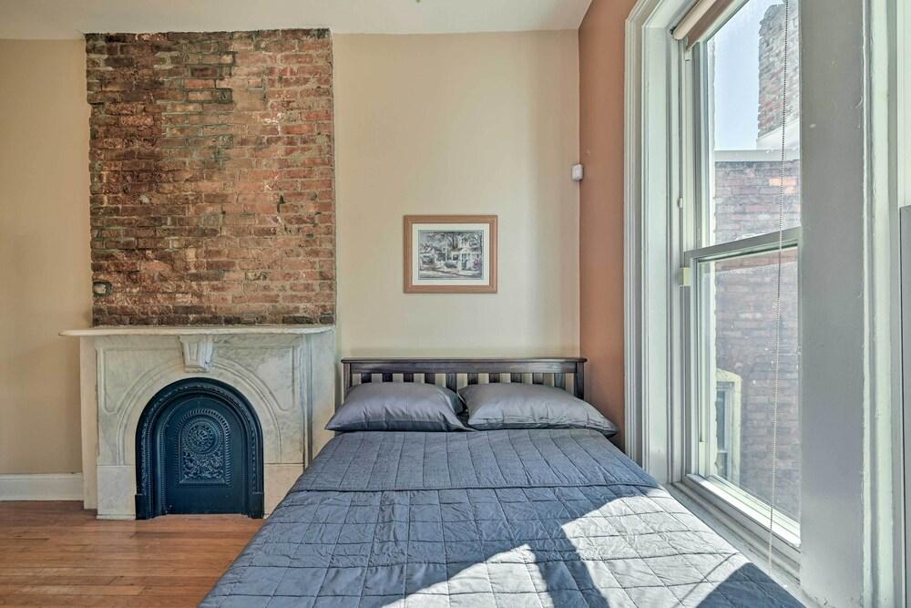 Albany Apartment w/ Deck - Walk to Capitol!