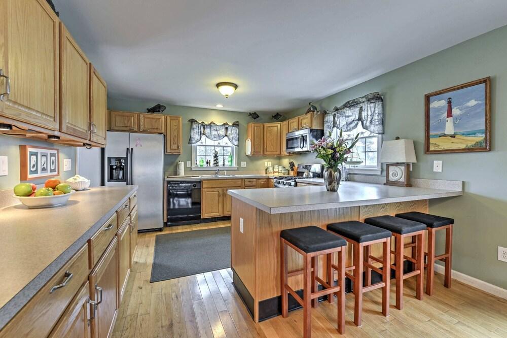 New Jersey Home - Deck, Grill & Walkable to Beach!