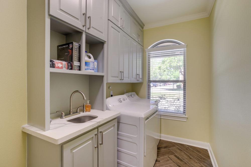 Chic Texas Abode w/ Patio & Fenced-in Yard!