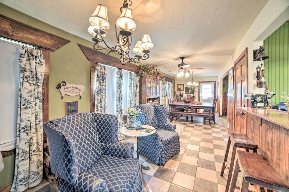Charming Mckenzie Farmhouse w/ Fire Pit!