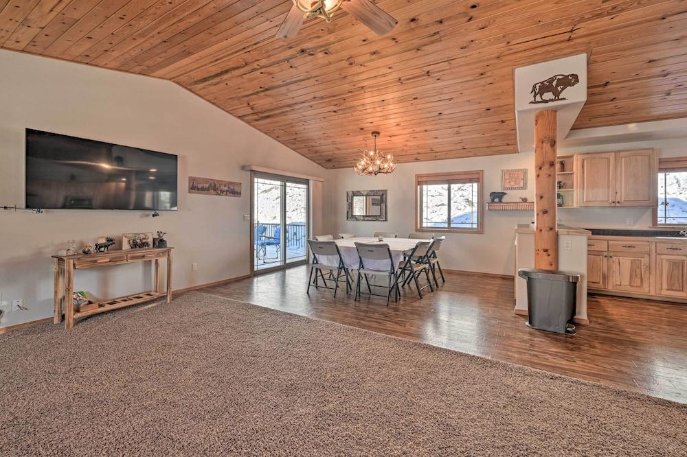 Peaceful Superior Home w/ Fire Pit & Mtn View