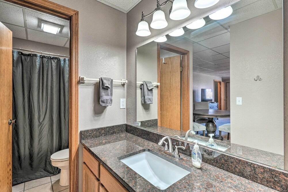 Branson Area Condo w/ Pool & Fishing Lake Access!