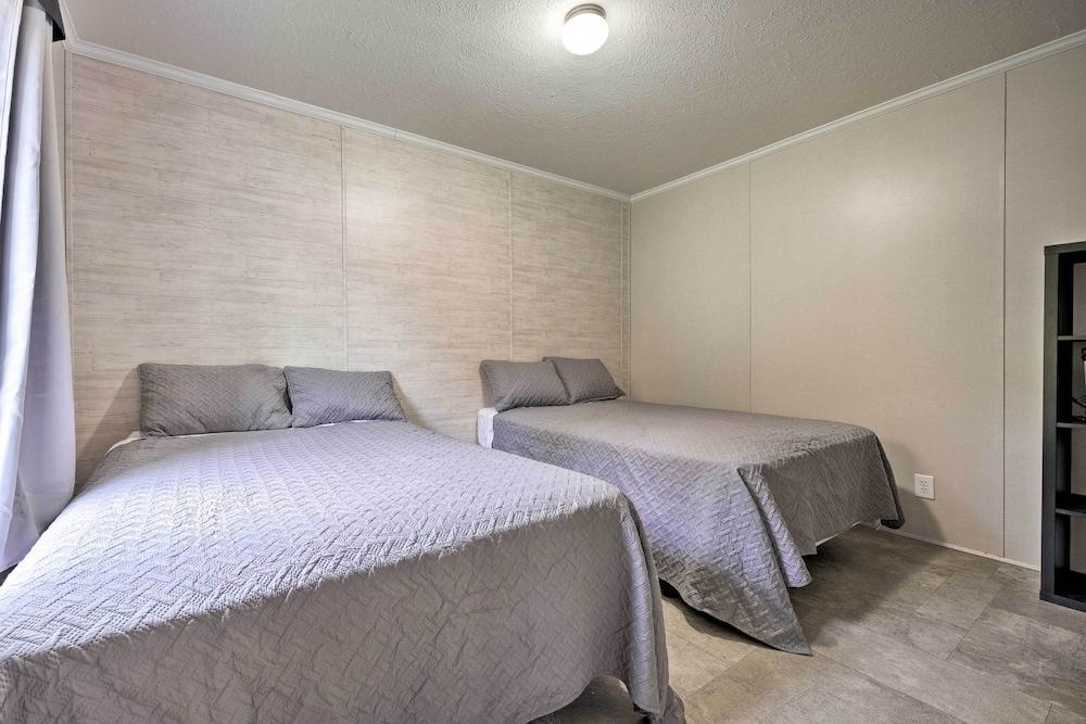 Cassopolis Cabin, Private Deck & Lake Access!