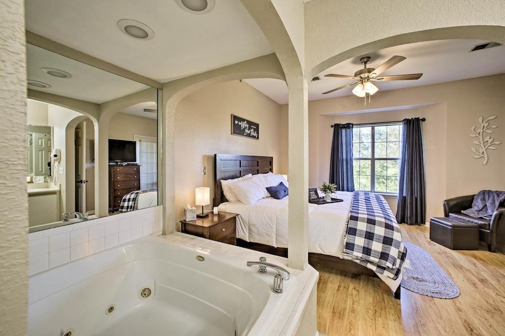 'the Ridge' Branson Condo w/ Pools + Golf Course!