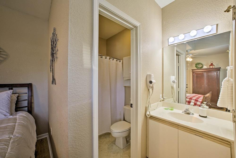 'the Ridge' Branson Condo w/ Pools + Golf Course!