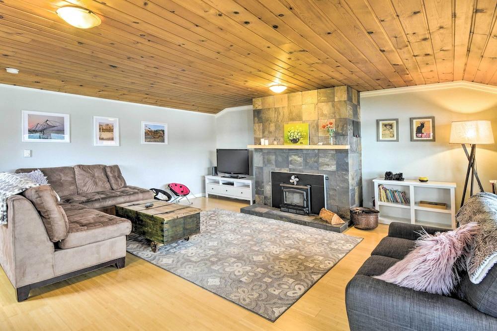 Renovated Kingston Home: Game Room & Deck!