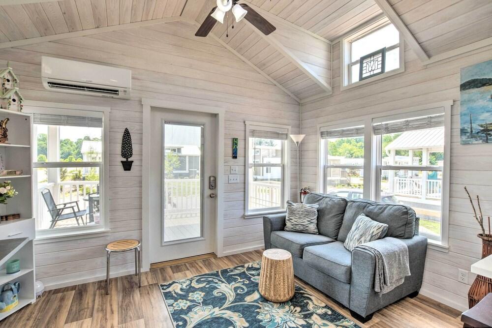 Modern Flat Rock Tiny House w/ Community Pool