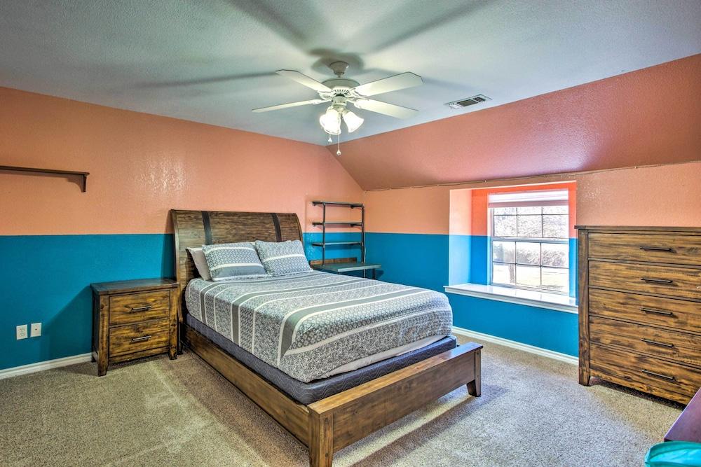 Sherman Villa: Private Pool & Hot Tub!