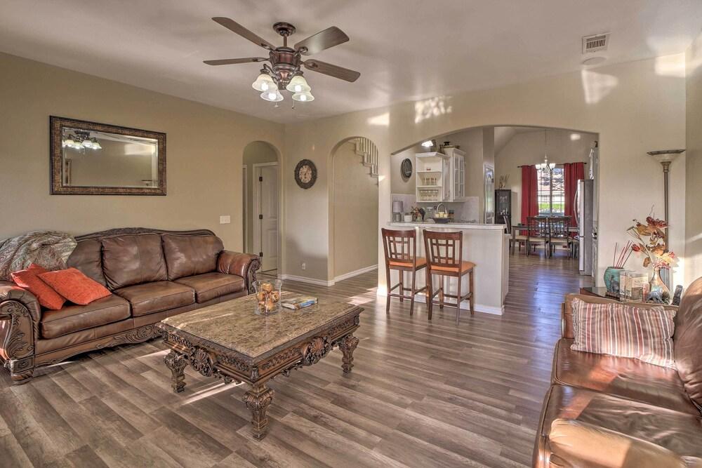 Spacious Broken Arrow Retreat: Yard + Grill!