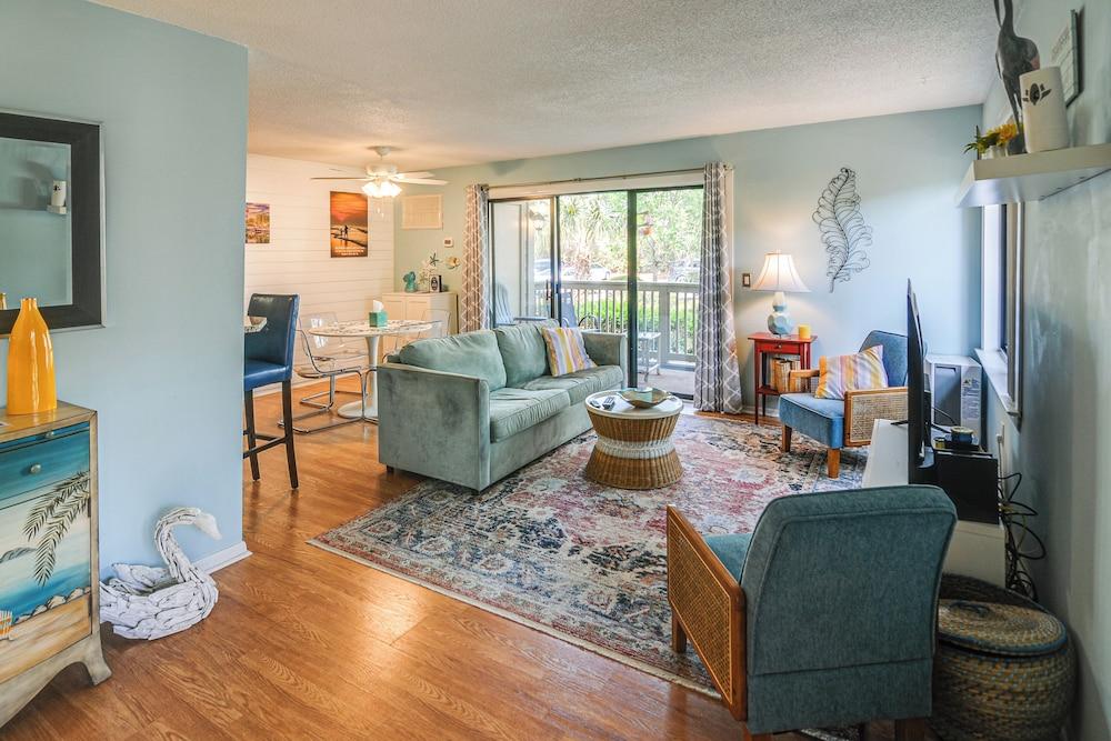 < 1 Mi to Beach: Condo w/ Community Perks in Hhi!