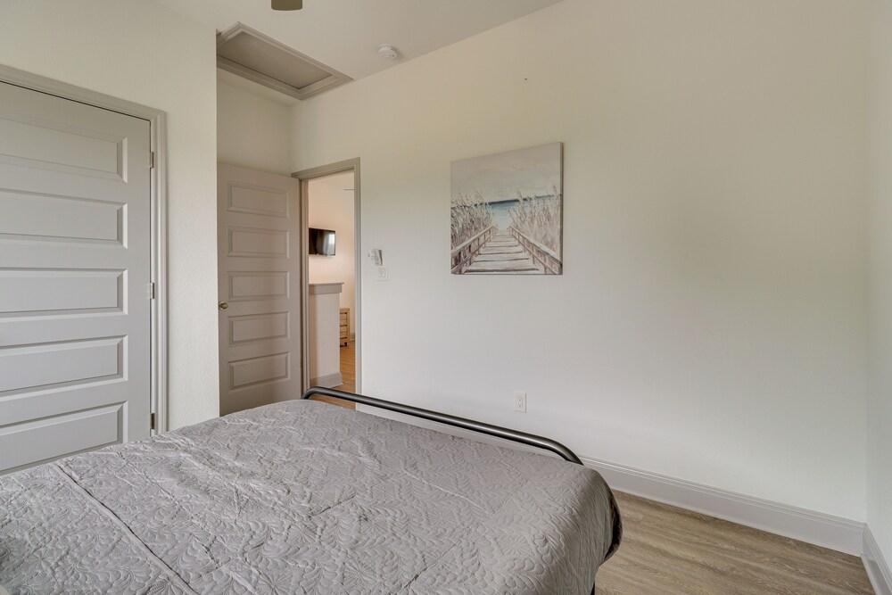 Mod Point Venture Townhome w/ Patio + Boat Launch!