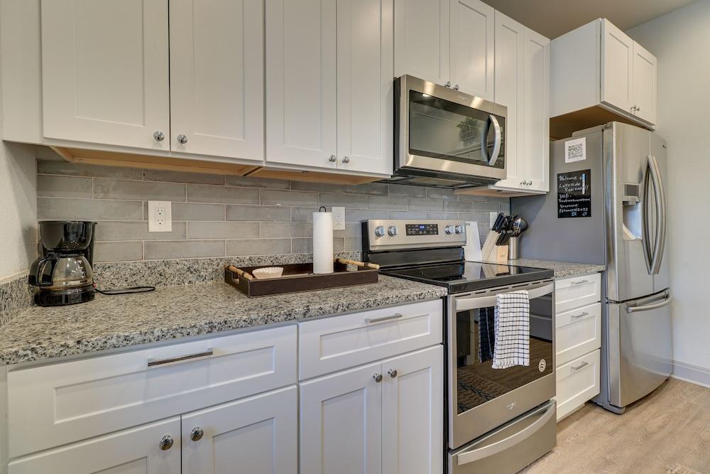 Mod Point Venture Townhome w/ Patio + Boat Launch!