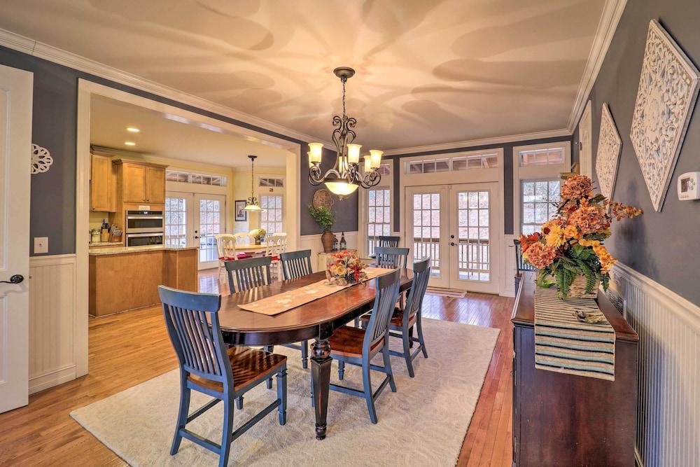 Hot Tub & Game Room: 'A Mountain Dream' in Vilas