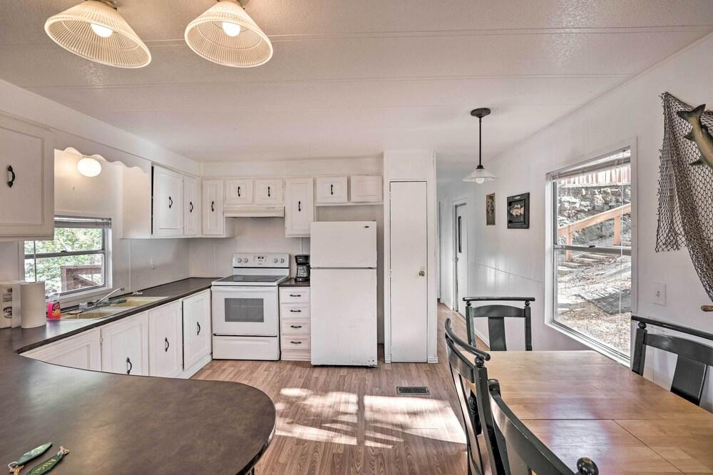 The Angler Cottage - Amenities & Scenic Views