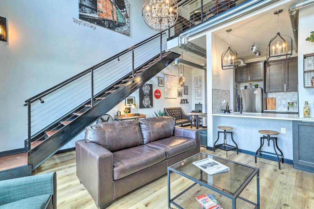 Central Atlantic Station Loft in Walkable Location