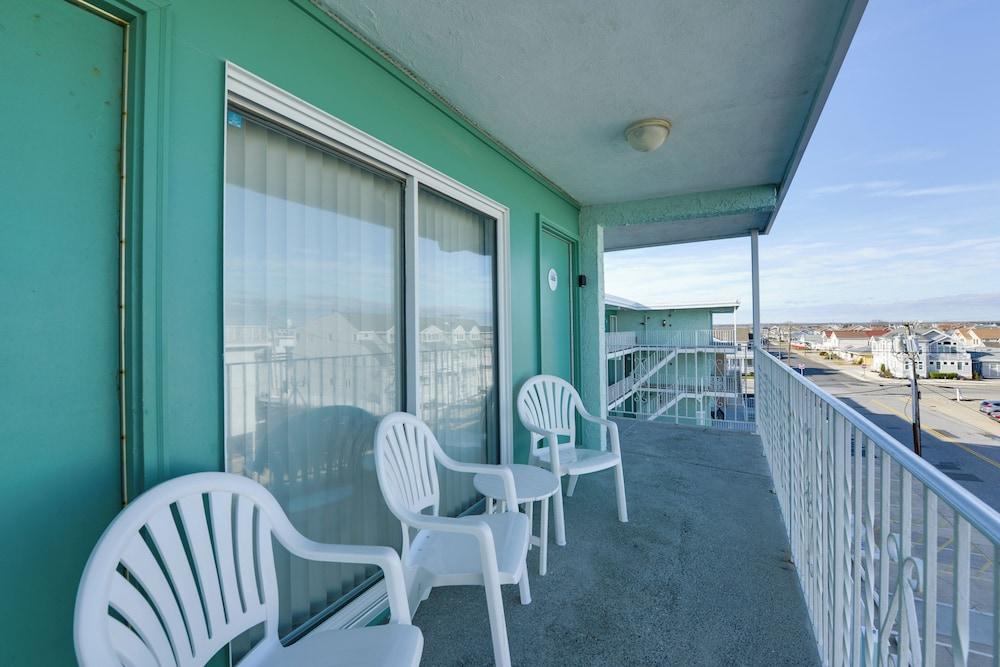 Updated Oceanside Condo - 5 Miles to Cape May!