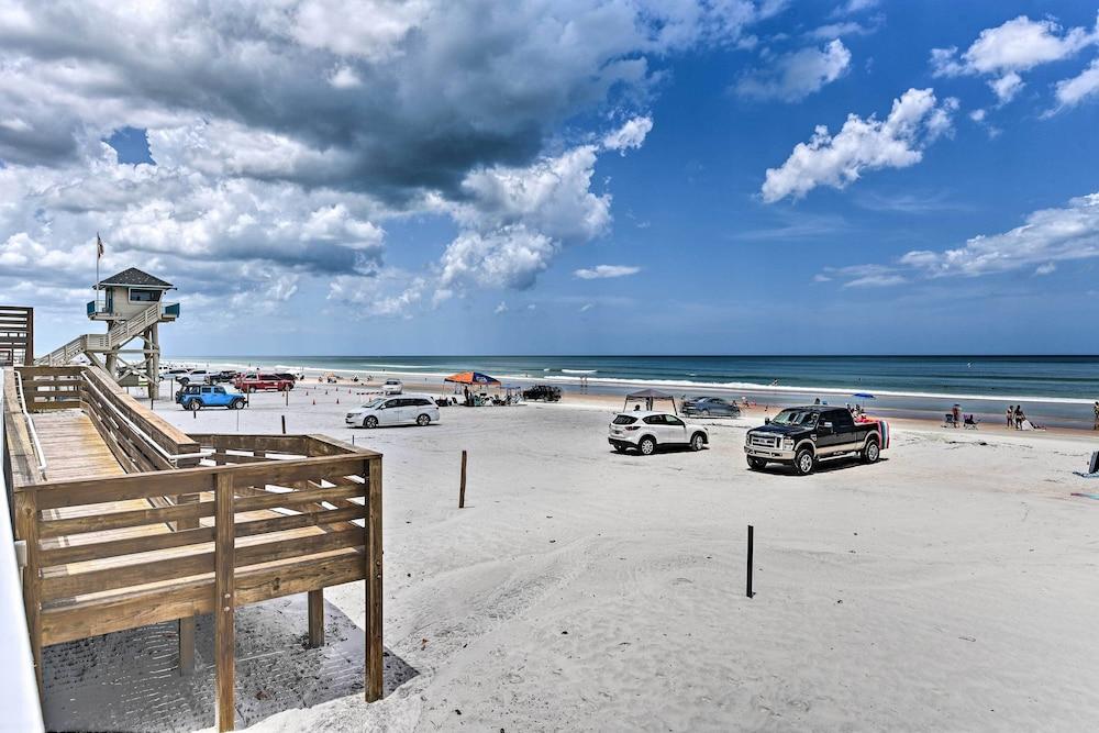 Oceanfront Daytona Beach Studio w/ Balcony
