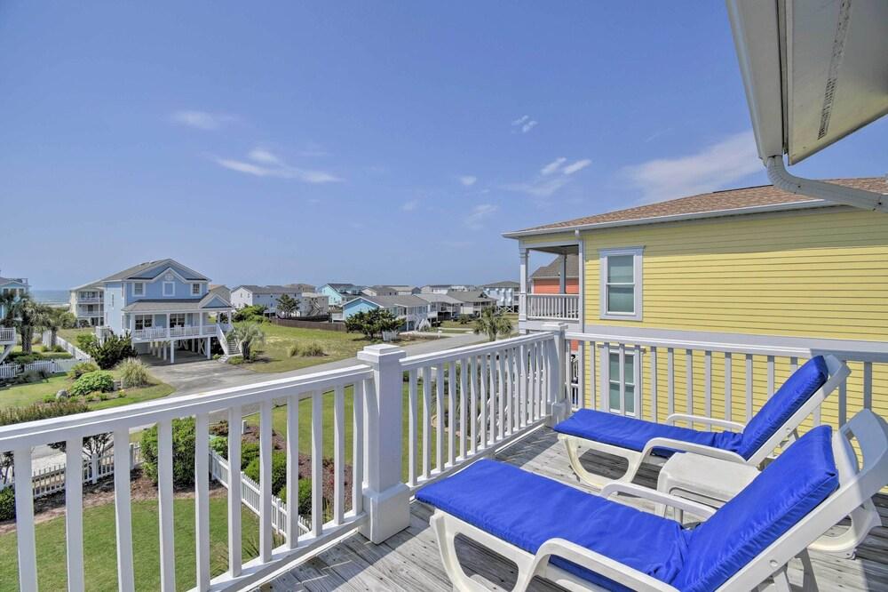 Breezy Holden Beach Escape w/ Shared Pool!