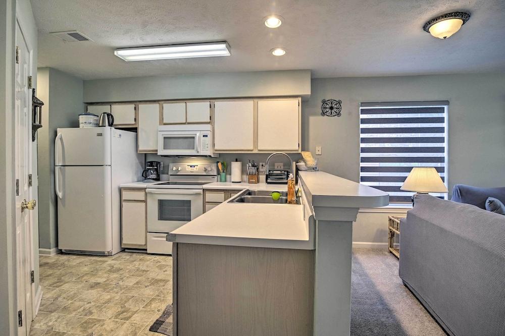 Myrtle Beach Condo w/ Community Pools & Golf!