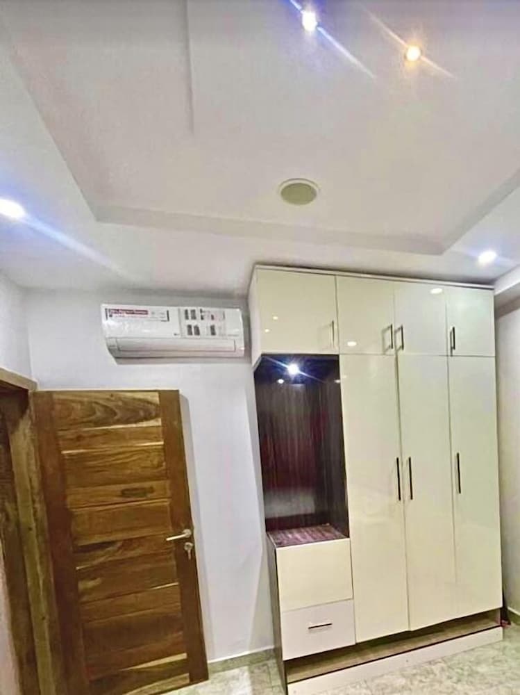 Super Luxurious 1-bed Apartment in Ikate