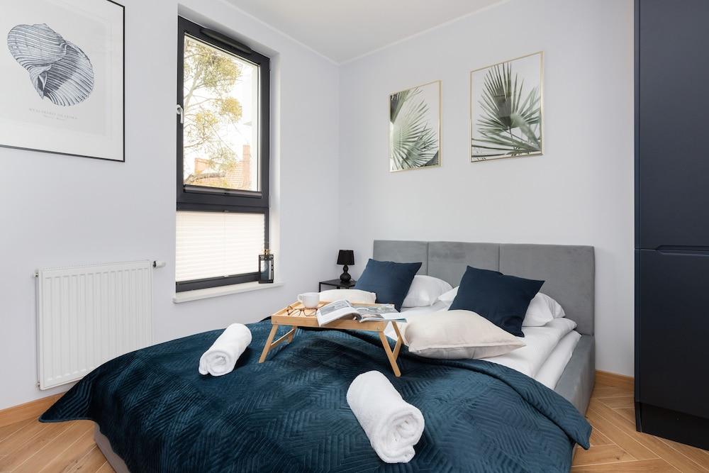 Apartment With Parking by Renters